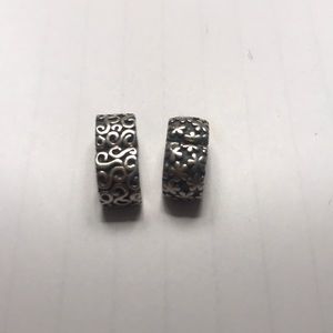Two Pandora Clips